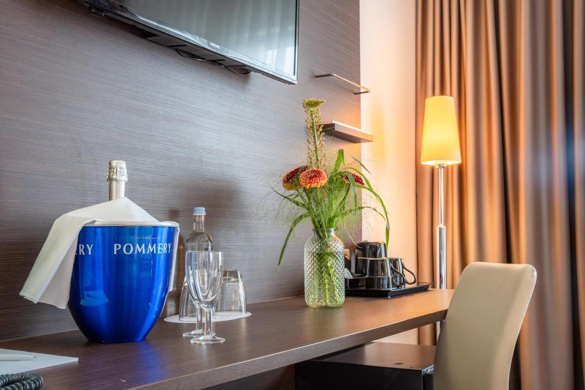 อาเมเดีย โฮเทล แอนด์ สวีท แฟรงค์เฟิร์ตแอร์พอร์ต Hotel รอนไฮม์ ภายนอก รูปภาพ